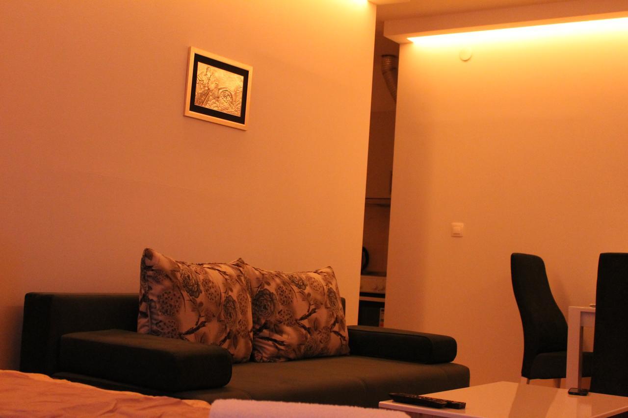 מוסטר "E&S" Apartment מראה חיצוני תמונה