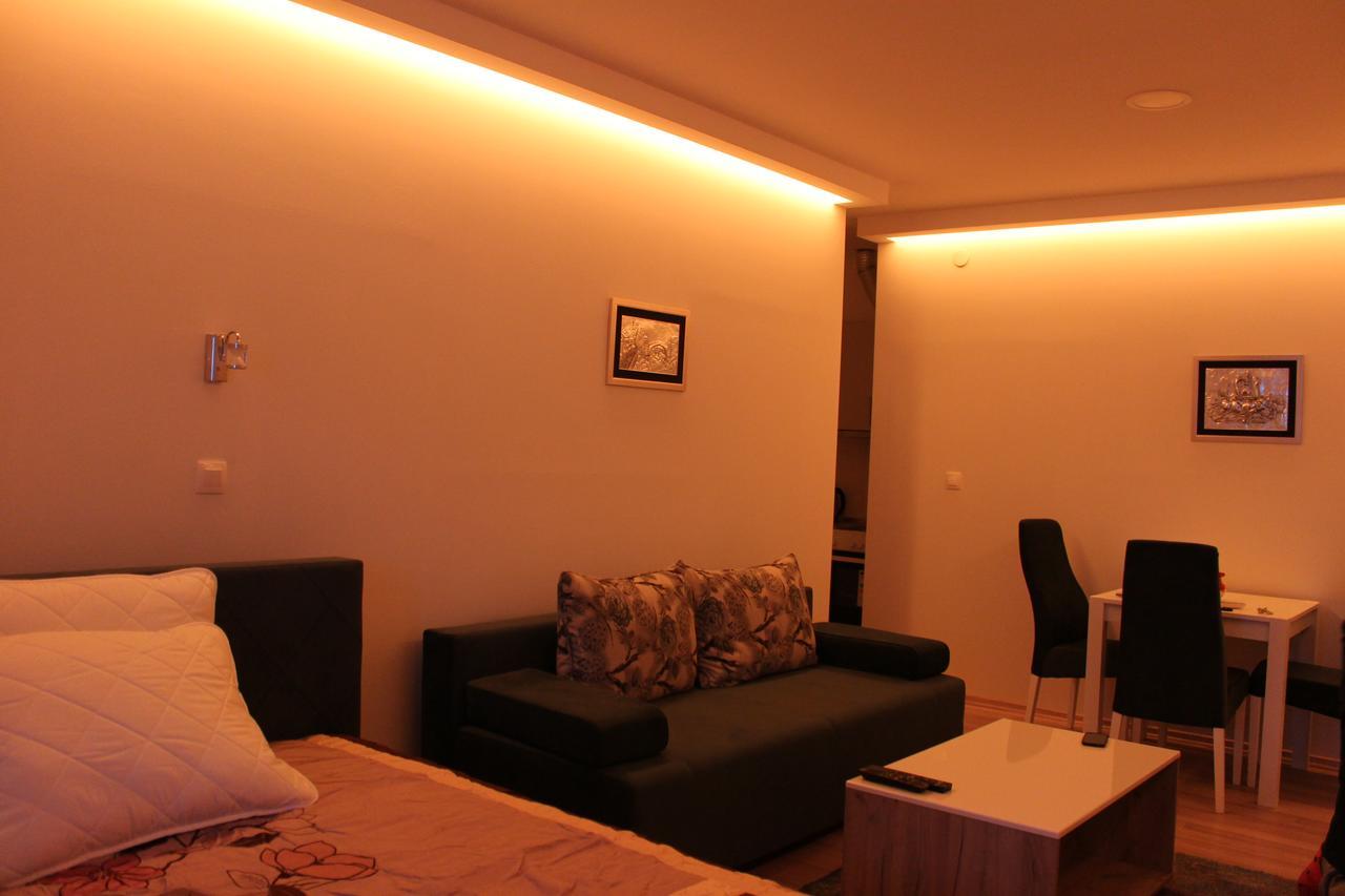 מוסטר "E&S" Apartment מראה חיצוני תמונה